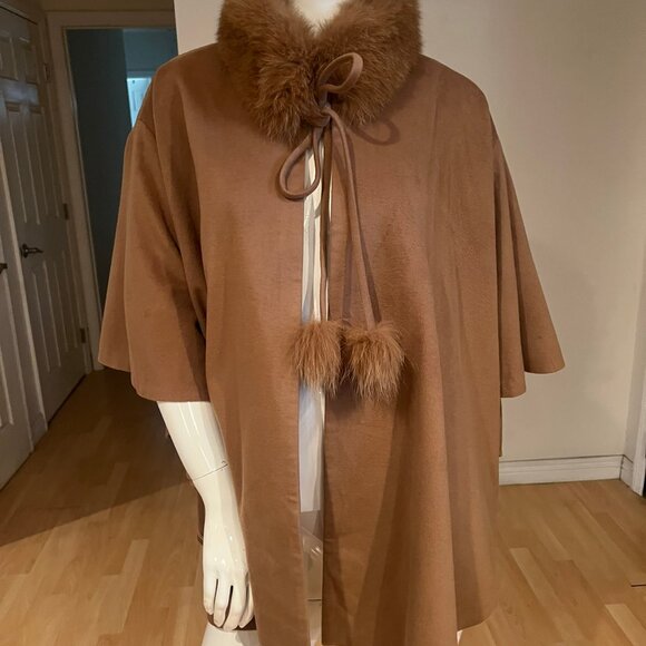 $750 BELLA FARE GERA CASHMERE CAMEL CAPE W/ FOX FUR - Picture 1 of 7